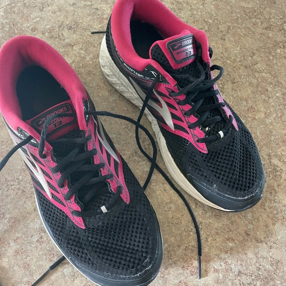 Women’s Brooks Addiction 13